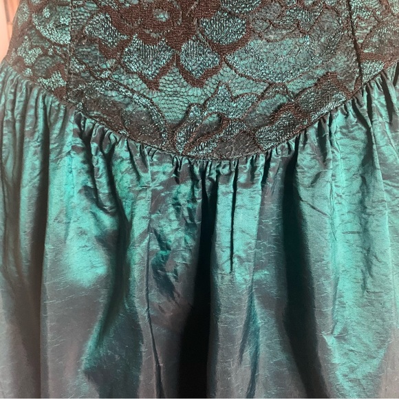 Unbranded Emerald Green and Black Taffeta and Lace 80’s Tea Length Dress size 4 - Picture 3 of 9